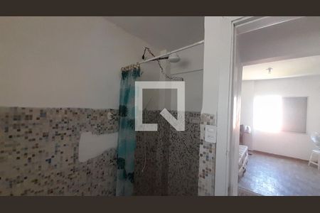 Banheiro de apartamento para alugar com 1 quarto, 52m² em Guilhermina, Praia Grande