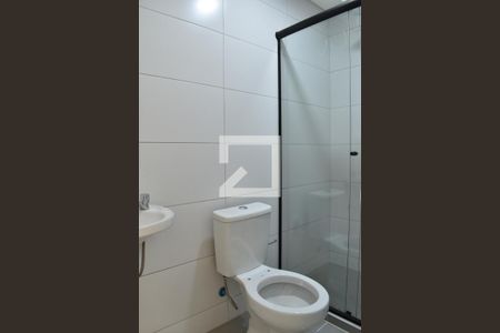 Banheiro de apartamento para alugar com 1 quarto, 33m² em Vila Izabel, Curitiba