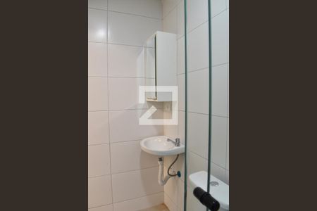 Banheiro de apartamento para alugar com 1 quarto, 33m² em Vila Izabel, Curitiba