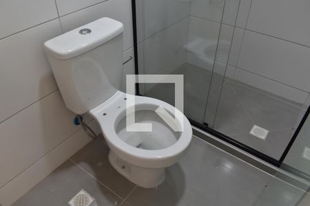 Banheiro de apartamento para alugar com 1 quarto, 33m² em Vila Izabel, Curitiba