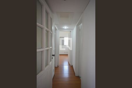 Corredor de apartamento à venda com 2 quartos, 70m² em Super Quadra Morumbi, São Paulo