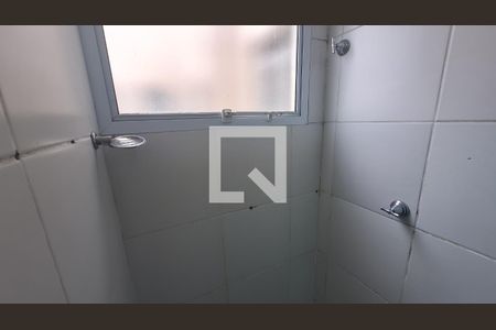 Banheiro de apartamento para alugar com 2 quartos, 48m² em Parque Santa Rosa, Suzano