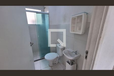 Banheiro de apartamento para alugar com 2 quartos, 48m² em Parque Santa Rosa, Suzano