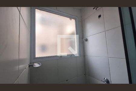 Banheiro de apartamento para alugar com 2 quartos, 48m² em Parque Santa Rosa, Suzano