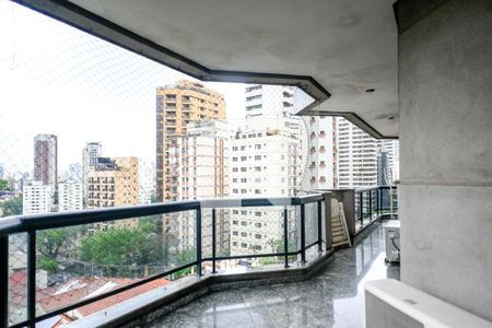 Varanada de apartamento à venda com 4 quartos, 220m² em Aclimação, São Paulo