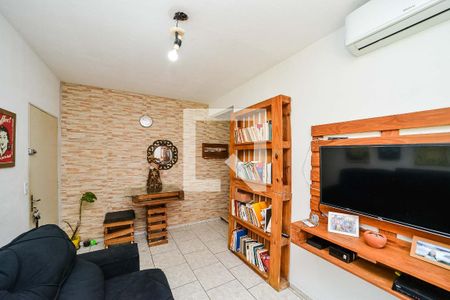 Sala de apartamento para alugar com 1 quarto, 40m² em Jardim Itu, Porto Alegre