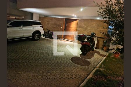 Garagem de casa para alugar com 4 quartos, 235m² em Interlagos, São Paulo