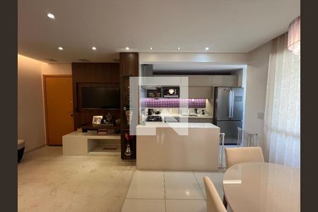 Sala com cozinha integrada  de apartamento para alugar com 2 quartos, 72m² em Vila da Serra, Nova Lima