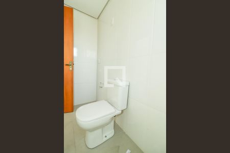 Banheiro de kitnet/studio para alugar com 0 quarto, 50m² em Santana, Porto Alegre