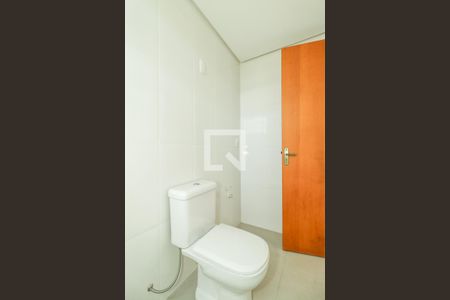 Banheiro de kitnet/studio para alugar com 0 quarto, 50m² em Santana, Porto Alegre