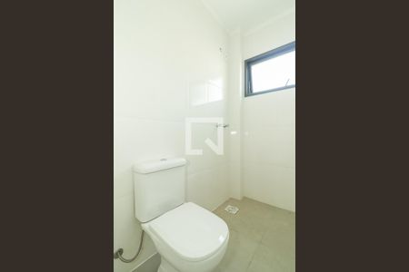 Banheiro de kitnet/studio para alugar com 0 quarto, 50m² em Santana, Porto Alegre