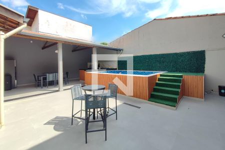 Casa à venda com 250m², 3 quartos e 4 vagas Casa à venda com 250m², 3 quartos e 4 vagasQuintal