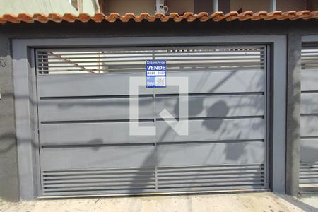 Casa à venda com 250m², 3 quartos e 4 vagas Casa à venda com 250m², 3 quartos e 4 vagasFachada