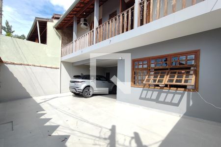 Casa à venda com 250m², 3 quartos e 4 vagas Casa à venda com 250m², 3 quartos e 4 vagasQuintal - Garagem