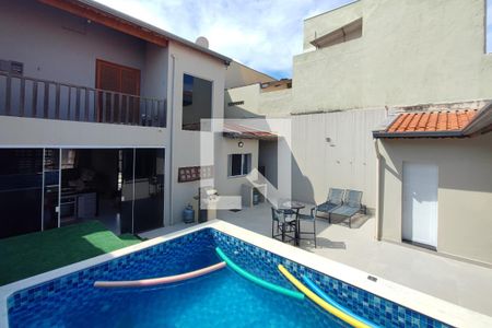 Casa à venda com 250m², 3 quartos e 4 vagas Casa à venda com 250m², 3 quartos e 4 vagasQuintal - Piscina