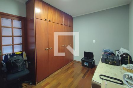 Casa à venda com 250m², 3 quartos e 4 vagas Casa à venda com 250m², 3 quartos e 4 vagasQuarto 2