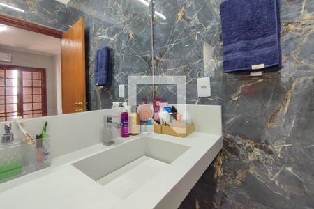 Casa à venda com 250m², 3 quartos e 4 vagas Casa à venda com 250m², 3 quartos e 4 vagasBanheiro Suíte