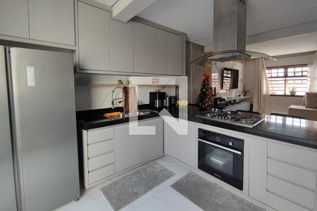 Casa à venda com 250m², 3 quartos e 4 vagas Casa à venda com 250m², 3 quartos e 4 vagasCozinha