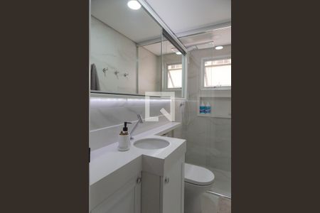 Banheiro de apartamento à venda com 2 quartos, 66m² em Vila Galvão, Guarulhos