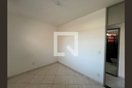 Quarto 1 de apartamento para alugar com 2 quartos, 46m² em Taquara, Rio de Janeiro