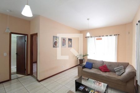 Sala de casa à venda com 3 quartos, 208m² em Cenaculo, Belo Horizonte