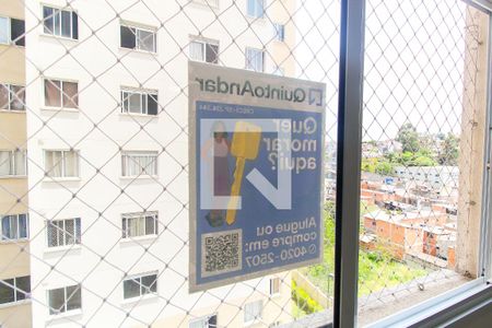 Placa na Janela de apartamento para alugar com 2 quartos, 35m² em Vila Carmosina, São Paulo