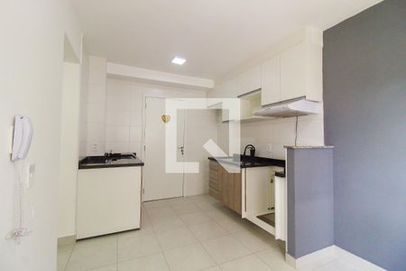 Sala/Cozinha de apartamento para alugar com 2 quartos, 35m² em Vila Carmosina, São Paulo