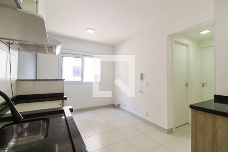 Sala/Cozinha de apartamento para alugar com 2 quartos, 35m² em Vila Carmosina, São Paulo