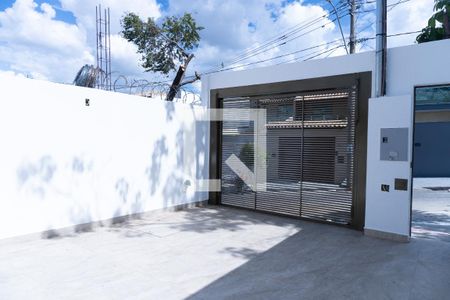 Garagem de casa à venda com 3 quartos, 100m² em Sapucaias Iii, Contagem