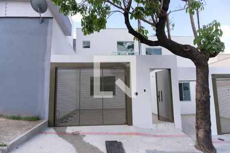 Fachada de casa à venda com 3 quartos, 100m² em Sapucaias Iii, Contagem