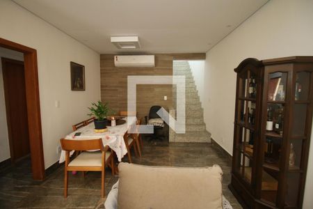 Sala de casa à venda com 3 quartos, 296m² em Brás de Pina, Rio de Janeiro