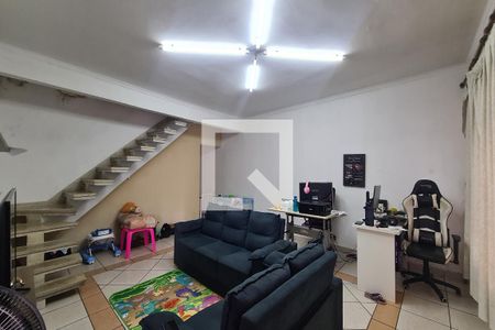 Sala de casa para alugar com 3 quartos, 300m² em Vila Ivone, São Paulo