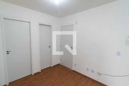 Sala de apartamento para alugar com 2 quartos, 33m² em Jardim Itacolomi, São Paulo