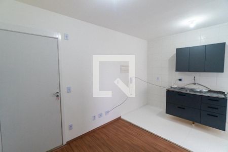 Sala de apartamento para alugar com 2 quartos, 33m² em Jardim Itacolomi, São Paulo