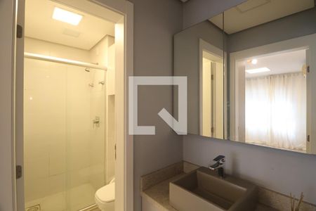 Banheiro de apartamento à venda com 1 quarto, 52m² em Centro, Canoas