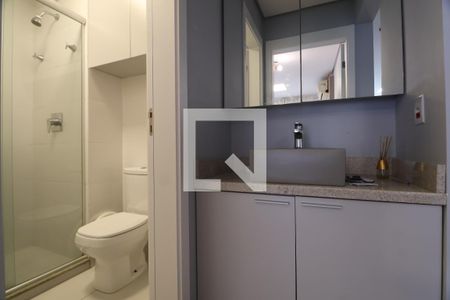 Banheiro de apartamento à venda com 1 quarto, 52m² em Centro, Canoas