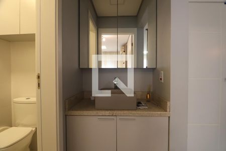 Banheiro de apartamento à venda com 1 quarto, 52m² em Centro, Canoas