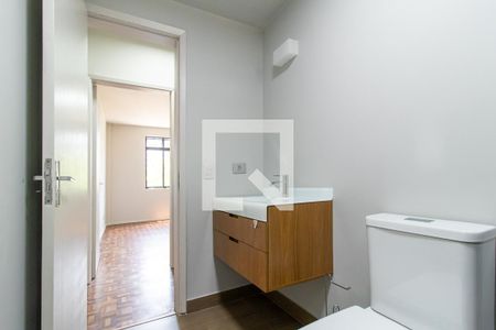 Banheiro de apartamento para alugar com 3 quartos, 83m² em Mercês, Curitiba