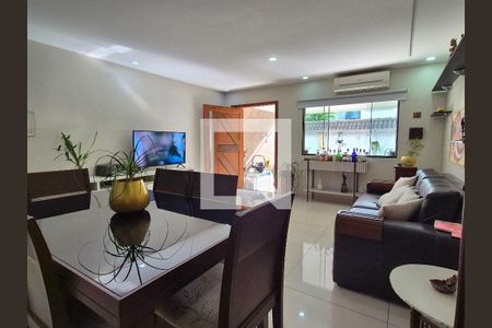 Sala de casa de condomínio à venda com 4 quartos, 280m² em Jacarepaguá, Rio de Janeiro