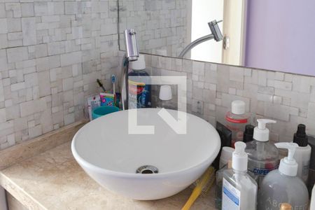 Banheiro de apartamento à venda com 2 quartos, 50m² em Gopouva, Guarulhos