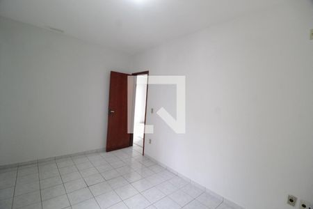 Quarto 1 de apartamento para alugar com 2 quartos, 60m² em Santa Mônica, Uberlândia