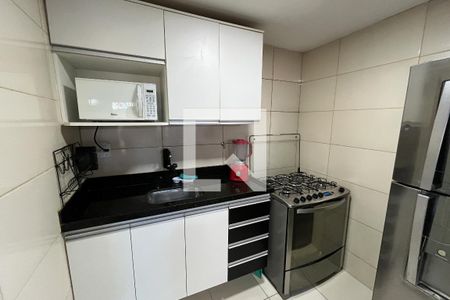 Cozinha de casa de condomínio para alugar com 2 quartos, 70m² em Jardim Guanabara, Rio de Janeiro