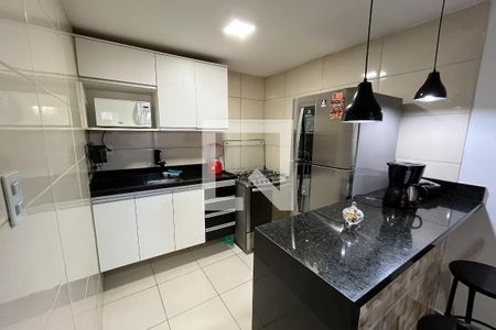 Cozinha de casa de condomínio para alugar com 2 quartos, 70m² em Jardim Guanabara, Rio de Janeiro