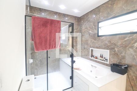 Casa de condomínio para alugar com 285m², 4 quartos e 2 vagas Casa de condomínio para alugar com 285m², 4 quartos e 2 vagasBanheiro do Quarto