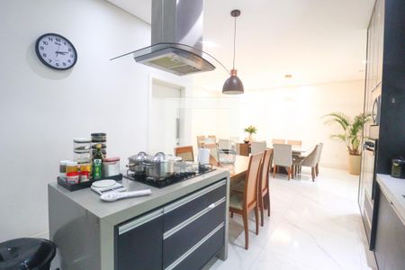 Casa de condomínio para alugar com 285m², 4 quartos e 2 vagas Casa de condomínio para alugar com 285m², 4 quartos e 2 vagasCozinha