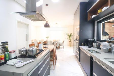 Casa de condomínio para alugar com 285m², 4 quartos e 2 vagas Casa de condomínio para alugar com 285m², 4 quartos e 2 vagasCozinha