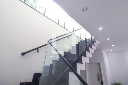 Casa de condomínio para alugar com 285m², 4 quartos e 2 vagas Casa de condomínio para alugar com 285m², 4 quartos e 2 vagasCorredor