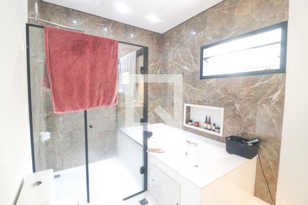 Casa de condomínio para alugar com 285m², 4 quartos e 2 vagas Casa de condomínio para alugar com 285m², 4 quartos e 2 vagasBanheiro do Quarto