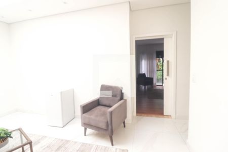 Casa de condomínio para alugar com 285m², 4 quartos e 2 vagas Casa de condomínio para alugar com 285m², 4 quartos e 2 vagasCorredor