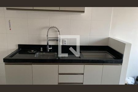 Cozinha de apartamento para alugar com 2 quartos, 33m² em Parque Fongaro, São Paulo